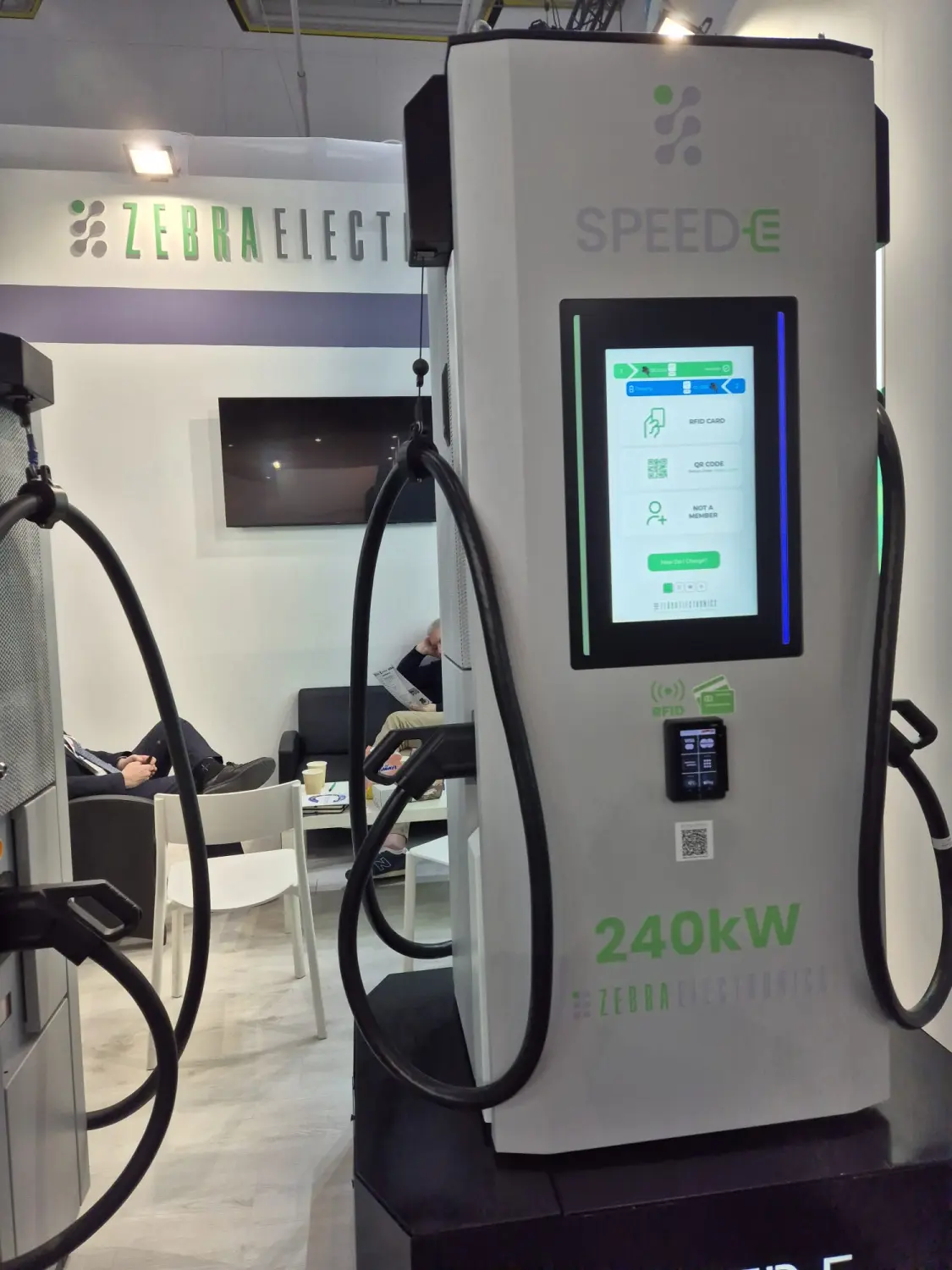 Gresgying 480-kW-Gleichstrom-Schnellladestation, auch 480-kW-Ladehub genannt. Von Solar Life Africa