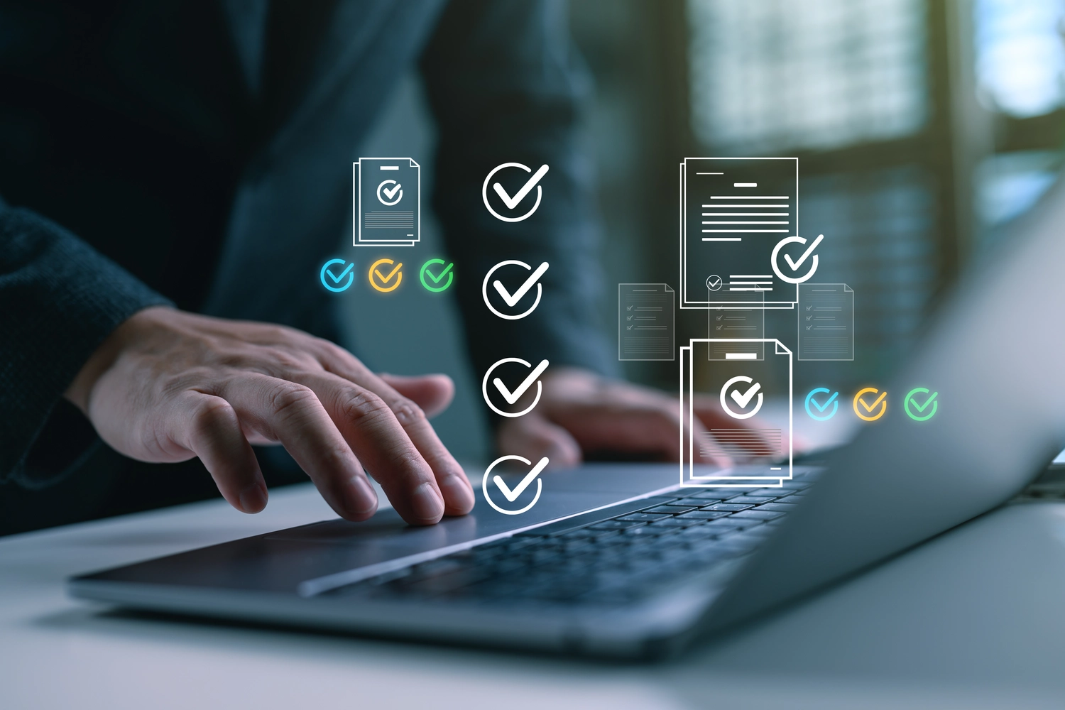 Konzept der automatisierten Dokumentenfreigabe und Qualitätskontrolle: Ein Fachmann prüft und verwaltet digitale Dokumente auf einem Laptop mithilfe eines intelligenten Systems.